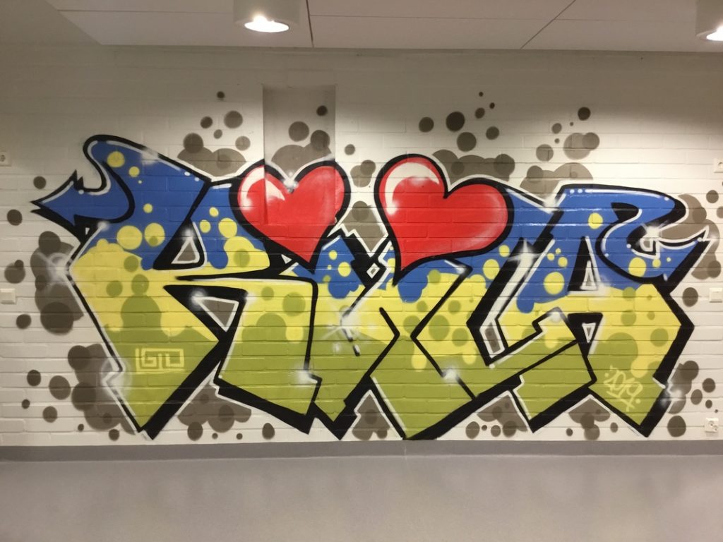 Graffiti Kiilan koulun ruokalassa