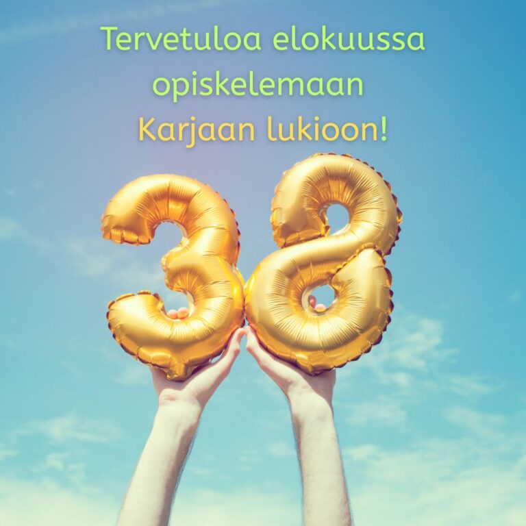 Kuva, jossa kädet pitelevät numeroa 3 ja 8 ja teksti: "Tervetuloa elokuussa opiskelemaan Karjaan lukioon!"