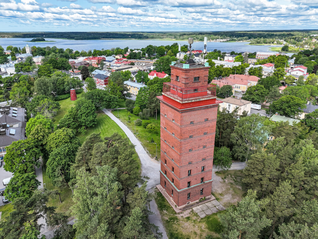 Ekenäs gamla vattentorn fotograferat från luften