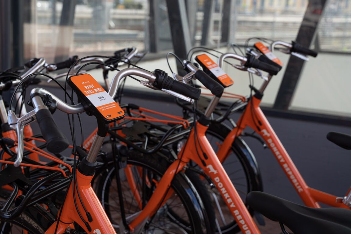 Stadscyklar som går att hyra. Vuokrattavia kaupunkipyöriä.