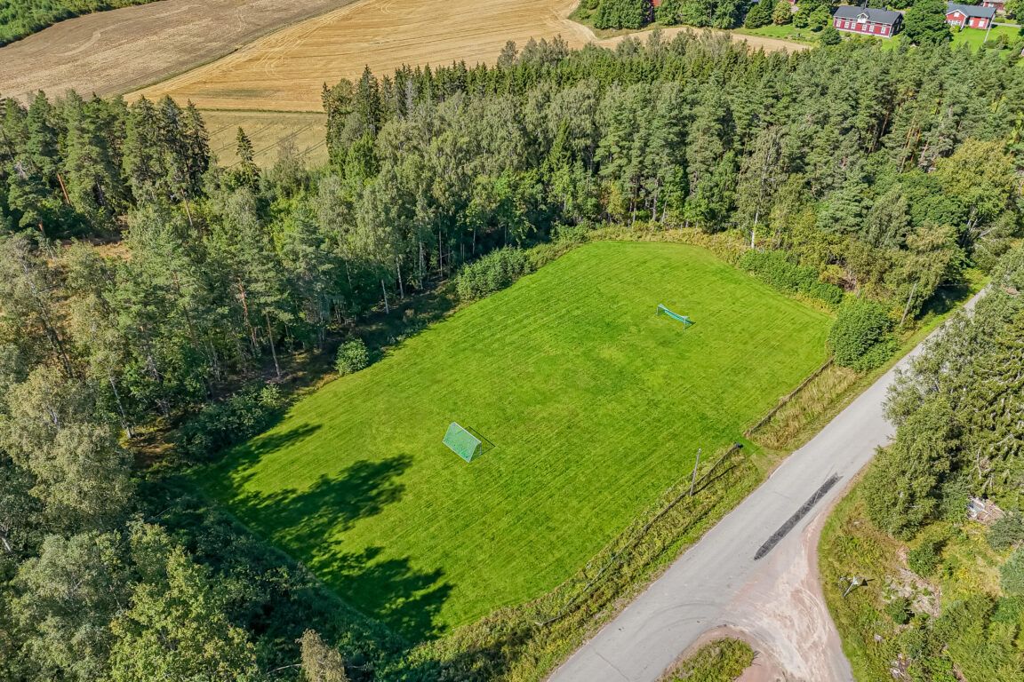 Backgränd gräsplan