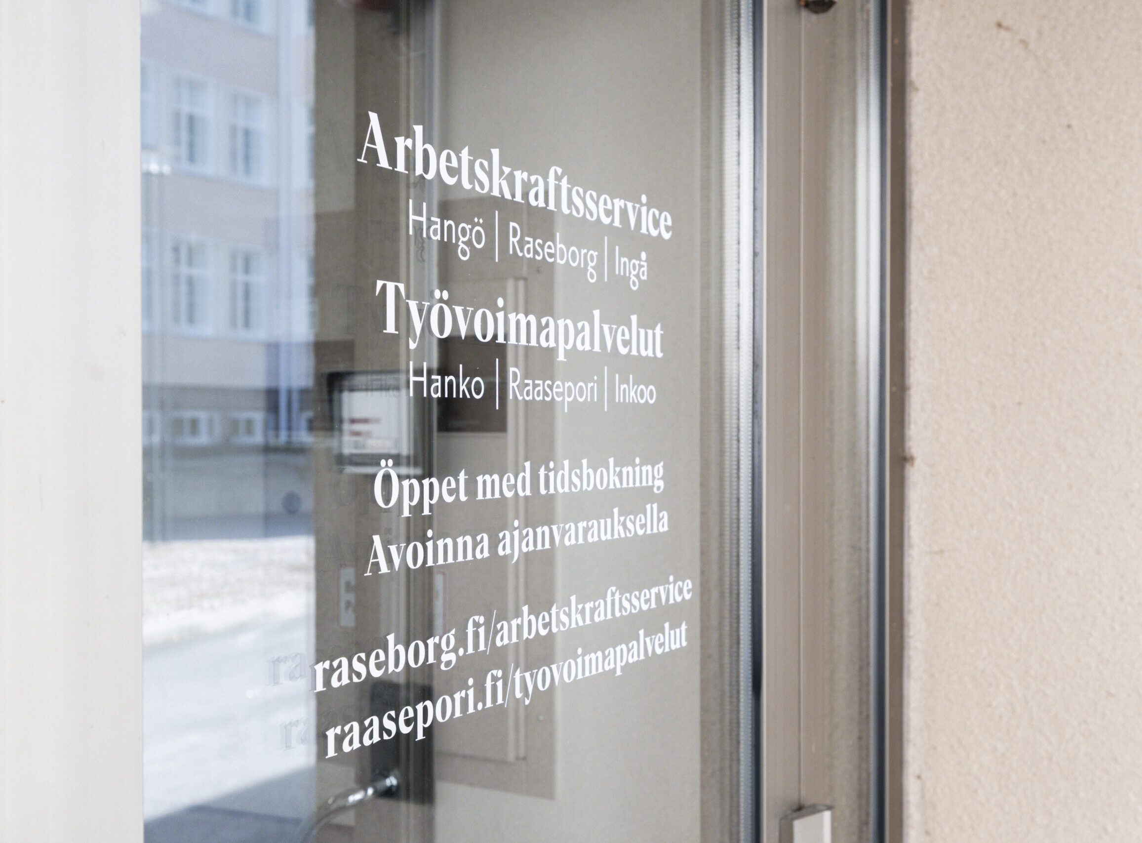 Arbetskraftsservicens fönster.